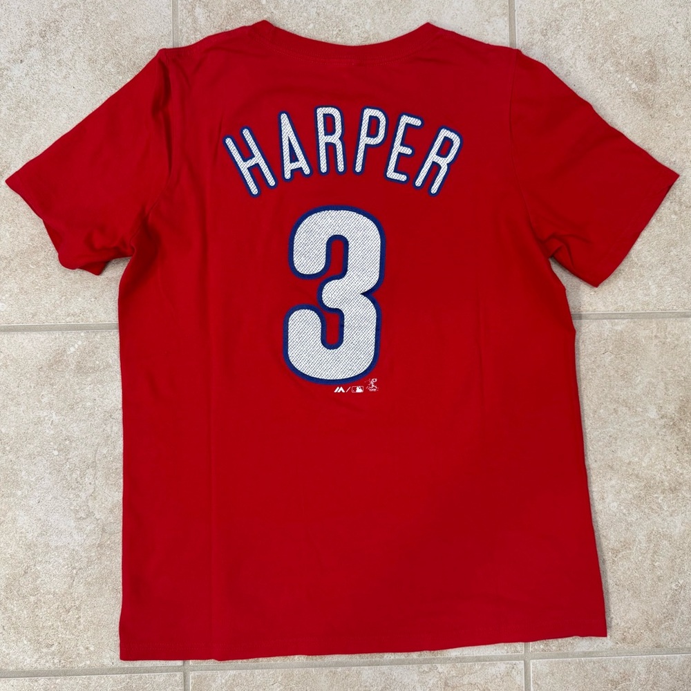 Philadelphia Phillies Bryce Harper T-Shirt 
Size: Large
Color: Red/White/Blue